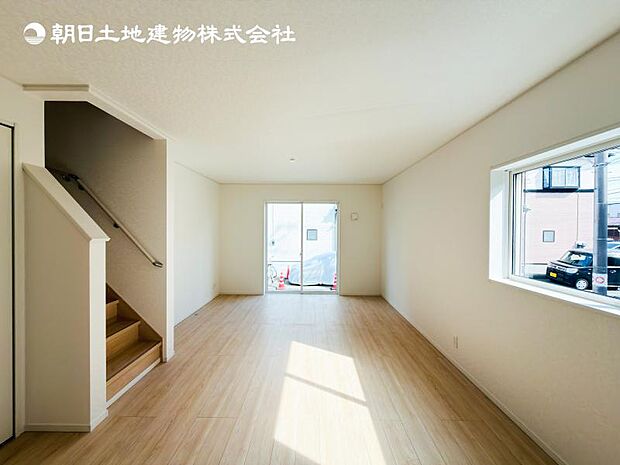 【LDK】大切なご家族が集まるからこそＬＤＫはこだわりたい！休日はおひさまの光をたっぷりと取りこめるリビングでゆったりと過ごしませんか？