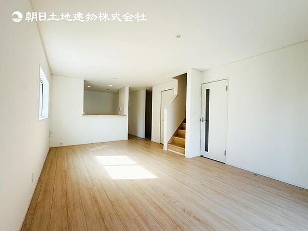 【LDK】大切なご家族が集まるからこそＬＤＫはこだわりたい！休日はおひさまの光をたっぷりと取りこめるリビングでゆったりと過ごしませんか？