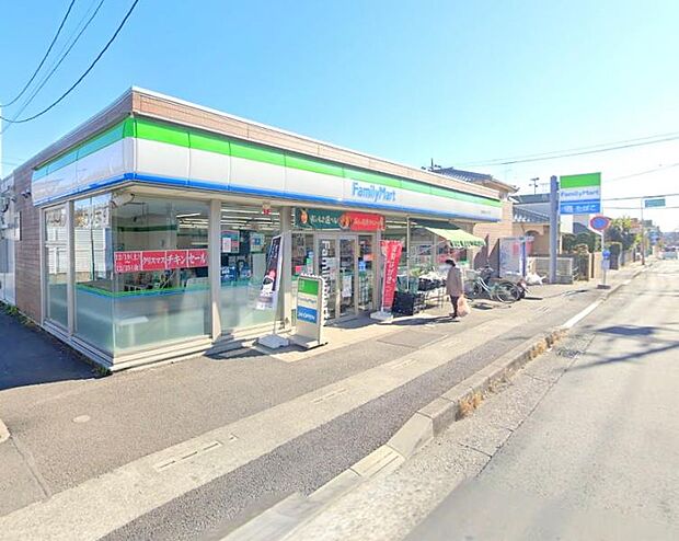 【ファミリーマート 座間相模が丘5丁目店】670m 小田急相模原駅から徒歩10分ぐらいの場所にあり、駐車場も完備されていますので、利用しやすいです。