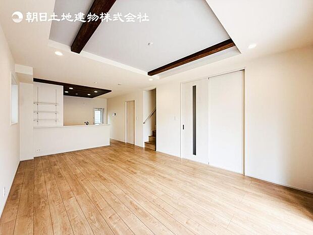 【LDK】大切なご家族が集まるからこそＬＤＫはこだわりたい！休日はおひさまの光をたっぷりと取りこめるリビングでゆったりと過ごしませんか？