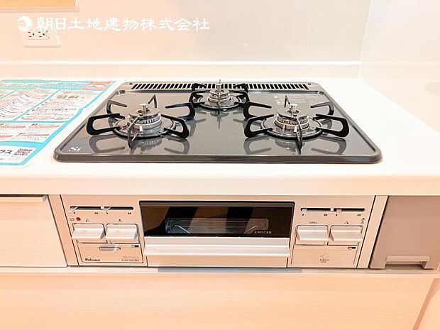 【三ツ口ガスコンロ】煮込み料理をする際にコンロが一つ塞がって他の料理ができなくて時間がかかる!そんな不満を解決してくれる3口コンロは他の調理ができるので捗ります!