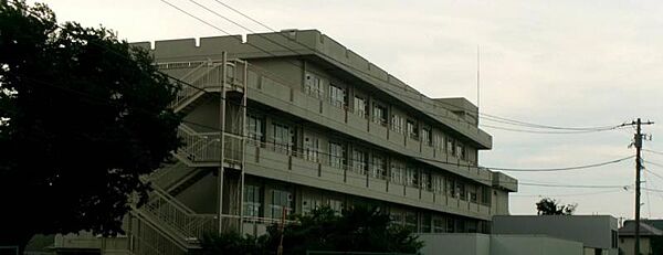 【鶴園小学校】300ｍ　　卒業生や周辺住民からも「鶴園小といえば音楽の授業」といわれることから、その評判の高さがうかがえる。