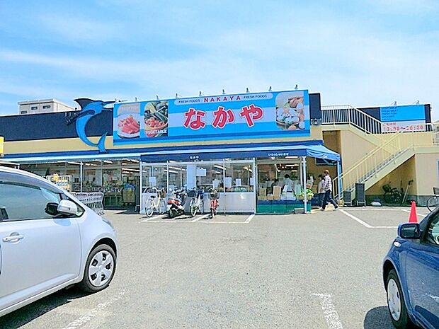 【新鮮市場なかや 入谷店】1200m 全体的に良心的な価格です。駐車場も広く便利です。