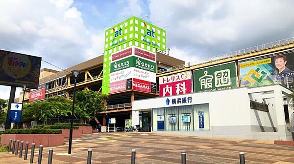 【アツギトレリス】6680ｍ　大きなゲームセンターでユーホーキッチャーなど沢山設置されております。広い駐車場もあります。フードコートやスーパーもあります。