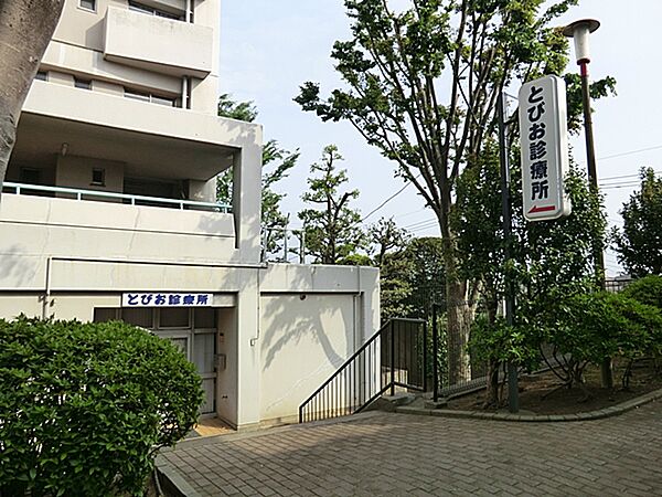 【鳶尾診療所】510ｍ　中は綺麗な病院でスタッフさんも沢山居るのでそんなに待たされる感じはないです。