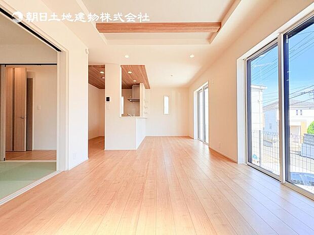 【LDK】大切なご家族が集まるからこそLDKはこだわりたい!休日はおひさまの光をたっぷりと取りこめるリビングでゆったりと過ごしませんか?