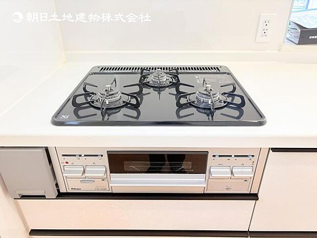 【三ツ口ガスコンロ】煮込み料理をする際にコンロが一つ塞がって他の料理ができなくて時間がかかる!そんな不満を解決してくれる3口コンロは他の調理ができるので捗ります!