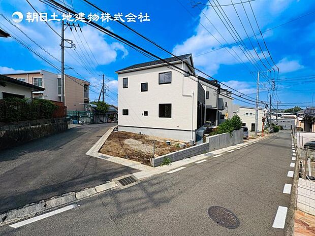 【現地外観:令和8年7月上旬完成予定】※同メーカーのモデルハウスございます。