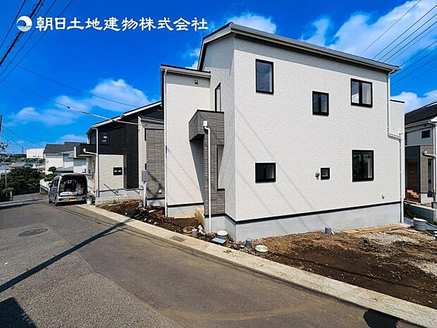 【現地外観:令和8年7月上旬完成予定】※同メーカーのモデルハウスございます。