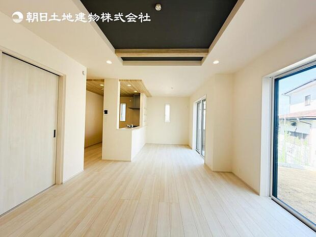 【LDK】大切なご家族が集まるからこそLDKはこだわりたい!休日はおひさまの光をたっぷりと取りこめるリビングでゆったりと過ごしませんか?