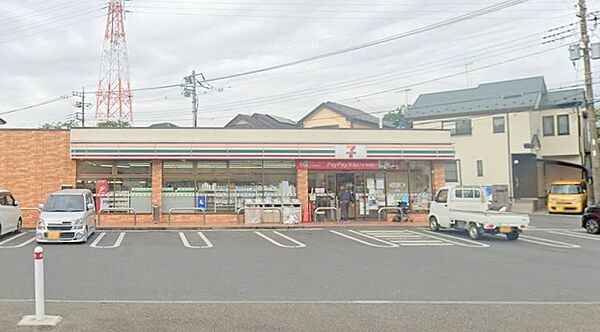 【セブンイレブン　相模原磯部店】870ｍ　店員さんの対応も非常に感じがよい店舗です。 駐車場も広く入りやすいです。