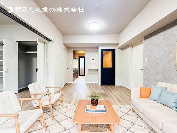 【LDK】大切なご家族が集まるからこそＬＤＫはこだわりたい！休日はおひさまの光をたっぷりと取りこめるリビングでゆったりと過ごしませんか？※家具はＣＧ合成の為付属しません。