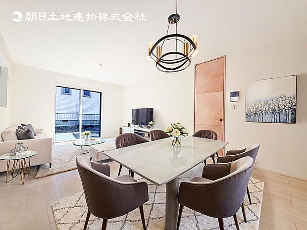 【LDK】大切なご家族が集まるからこそLDKはこだわりたい!休日はおひさまの光をたっぷりと取りこめるリビングでゆったりと過ごしませんか?※家具はCG合成の為付属しません。