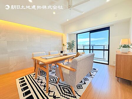 【LDK】大切なご家族が集まるからこそLDKはこだわりたい!休日はおひさまの光をたっぷりと取りこめるリビングでゆったりと過ごしませんか?※家具は売買価格に含まれません。