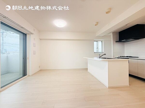 【LDK】大切なご家族が集まるからこそＬＤＫはこだわりたい！休日はおひさまの光をたっぷりと取りこめるリビングでゆったりと過ごしませんか？