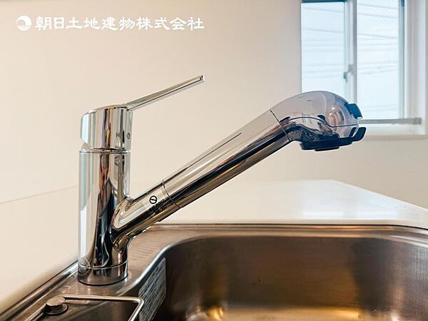 【浄水器一体型水栓】浄水器付きでおいしい水をいつでも手軽に使えます。飲み水やお料理にも安心ですね