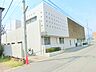 周辺：【三田保育園】830m　よく近所の児童館や公園に出掛けています。プランターで野菜を育てたり、園庭の一角にプールを設置したり、夏は泥んこ遊びをしたりと楽しそうです。