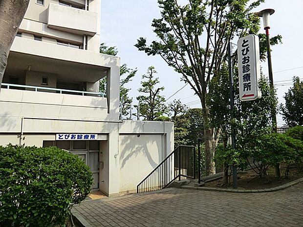 【鳶尾診療所】640ｍ　中は綺麗な病院でスタッフさんも沢山居るのでそんなに待たされる感じはないです。
