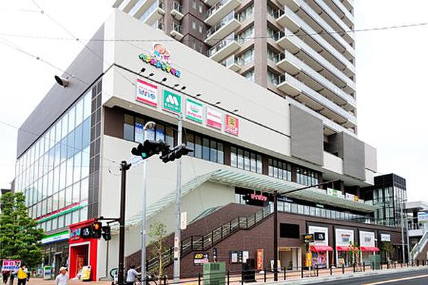 【ペアナード・オダサガ】620m 駅ビル『ラクアルオダサガ』の向かいに隣接しています。クリニックが集合しています。飲食店もあり便利です。