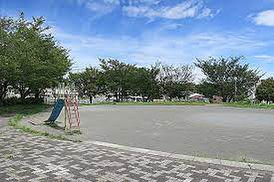 【打越ふれあい公園】300m 高台に整備されていて、見晴らしがよく流れる空気が気持ちいい公園です。