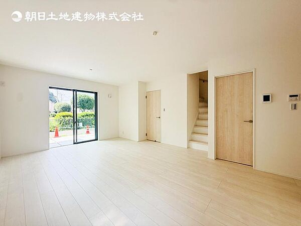 【LDK】大切なご家族が集まるからこそＬＤＫはこだわりたい！休日はおひさまの光をたっぷりと取りこめるリビングでゆったりと過ごしませんか？