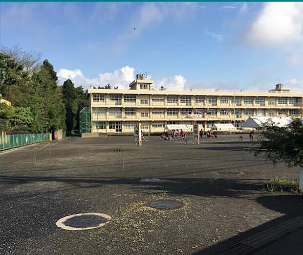 【大野台小学校】420ｍ　地域との連携や特色ある学習活動、安全で充実した施設を備え、児童の総合的な発達を促す教育方針を持つ学校です。