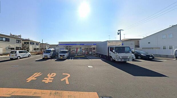 【ローソン　座間小松原二丁目店】　430ｍ　住宅街の中にありますが駐車スペースも広いです。店内も広く買い物がしやすいです。