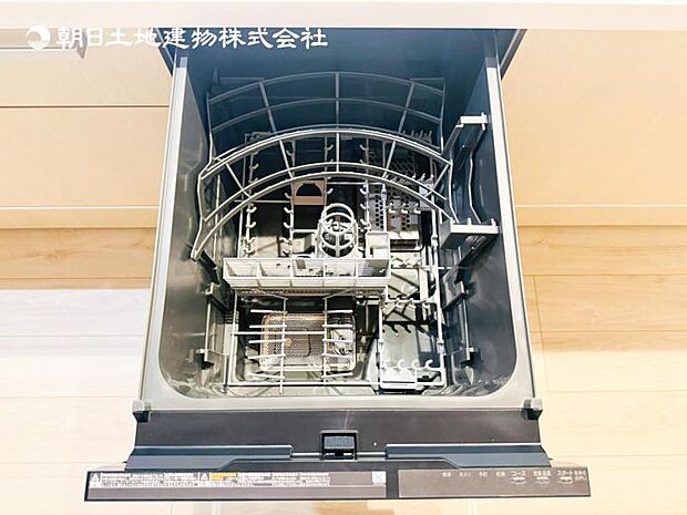【ビルトイン食洗機】洗浄から乾燥までボタン一つで完結する食洗機付き。大変な洗い物がぐっと短く済みます！