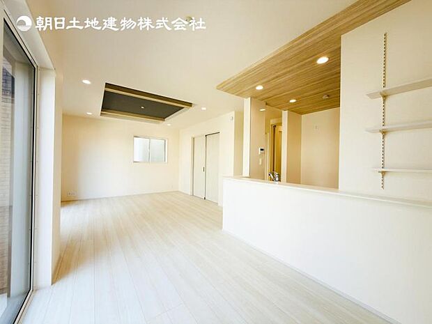 【LDK】大切なご家族が集まるからこそＬＤＫはこだわりたい！休日はおひさまの光をたっぷりと取りこめるリビングでゆったりと過ごしませんか？