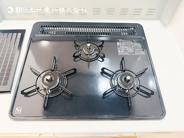 【三ツ口ガスコンロ】煮込み料理をする際にコンロが一つ塞がって他の料理ができなくて時間がかかる!そんな不満を解決してくれる3口コンロは他の調理ができるので捗ります!