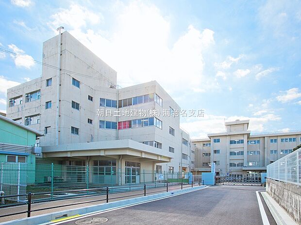 【厚木市立三田小学校】1370m とても広々としていて自然豊かな小学校です。周りには畑が多く食育などにとても適していると思います。