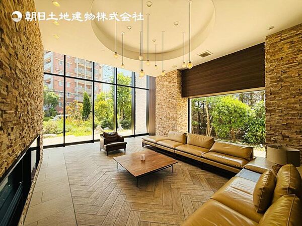【ロビー】高級感があり落ち着いた空間です。
