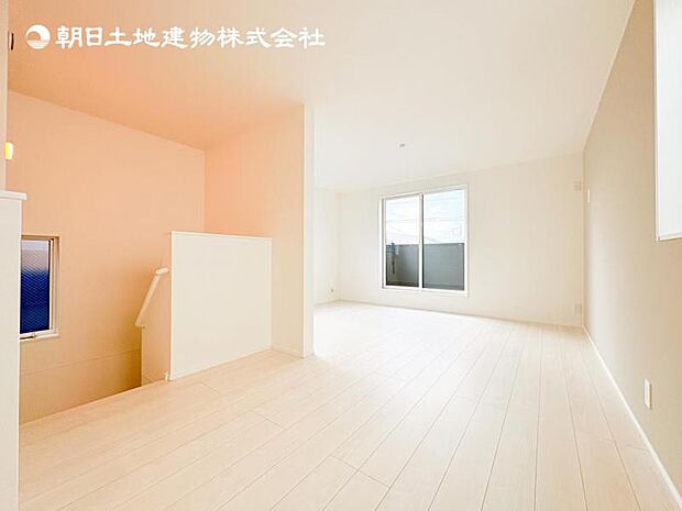 【LDK】大切なご家族が集まるからこそＬＤＫはこだわりたい！休日はおひさまの光をたっぷりと取りこめるリビングでゆったりと過ごしませんか？
