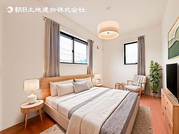 【洋室】木目のフローリングが暖かみのある室内に。明るい寝室で心地のいい朝を迎えられそう。※家具はCG合成の為付属しません。