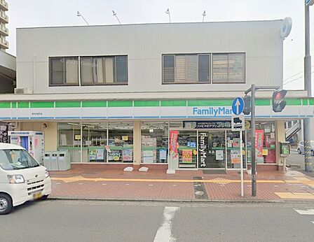 【ファミリーマート 厚木旭町店】160m 駅から近く人通りが多い場所なのでいつも賑わっております。店内は清潔に保たれており、気持ちよく買い物する事が出来ます。