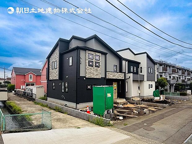 【現地写真：令和8年9月中旬完成予定】※同メーカーのモデルハウス見学可能です。