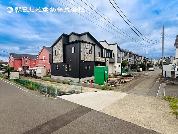 【現地写真：令和8年9月中旬完成予定】※同メーカーのモデルハウス見学可能です。