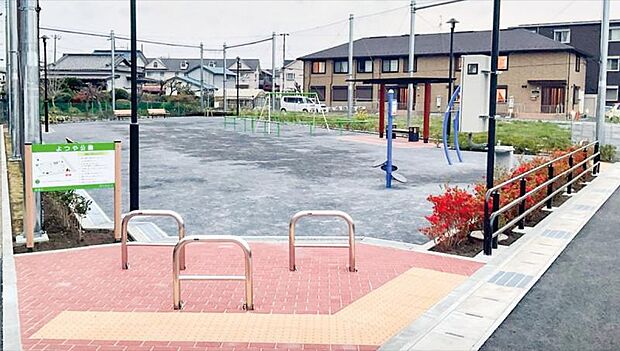 【よつや公園】350m 四ツ谷の浄水場やコミセンの近くにある公園です。駐車場もあり公園は綺麗に手入れされていて、安心して子どもを遊ばせられます。