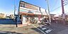 周辺：【セブンイレブン　伊勢原峰岸店】440ｍ　駐車場は店舗横と道路向かいに完備しています。食玩や小さい子が遊ぶおもちゃなどが多く売っていて面白いです。