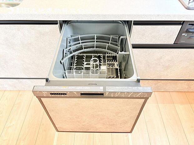 【ビルトイン食洗機】洗浄から乾燥までボタン一つで完結する食洗機付き。大変な洗い物がぐっと短く済みます!
