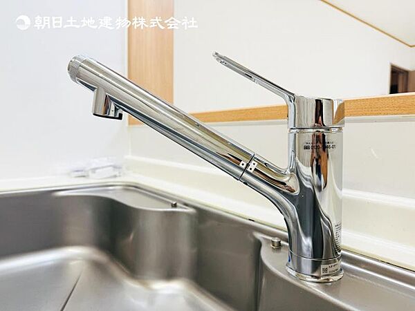 【浄水器一体型水栓】浄水器付きでおいしい水をいつでも手軽に使えます。飲み水やお料理にも安心ですね