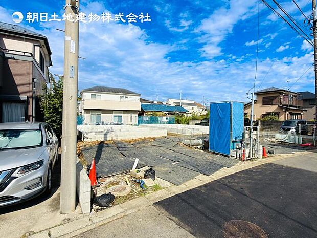 【カースペース3台可能】広々カースペースがございますので、車種によりますがお車スペースプラス自転車置き場にも活用できます。