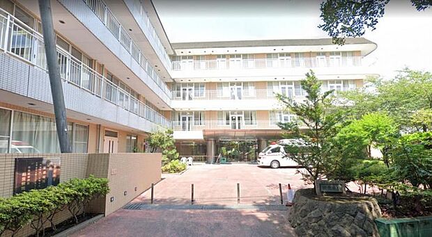 【相愛病院】1470ｍ　相模川が目の前の緑豊かな環境の中にあります。設立は昭和54年、地域の皆様より頼りにされています。