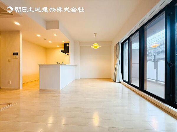 【LDK】大切なご家族が集まるからこそＬＤＫはこだわりたい！休日はおひさまの光をたっぷりと取りこめるリビングでゆったりと過ごしませんか？