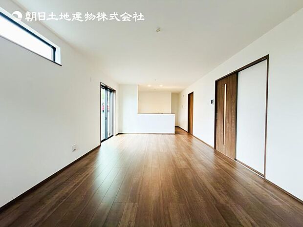 【LDK】大切なご家族が集まるからこそLDKはこだわりたい!休日はおひさまの光をたっぷりと取りこめるリビングでゆったりと過ごしませんか?