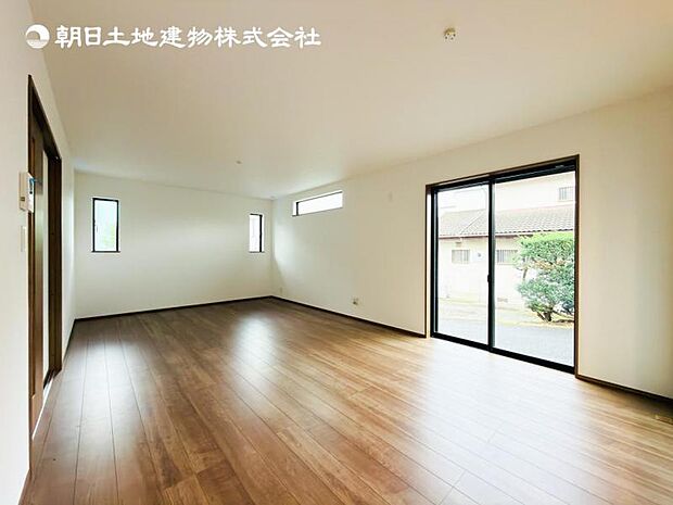 【LDK】大切なご家族が集まるからこそLDKはこだわりたい!休日はおひさまの光をたっぷりと取りこめるリビングでゆったりと過ごしませんか?