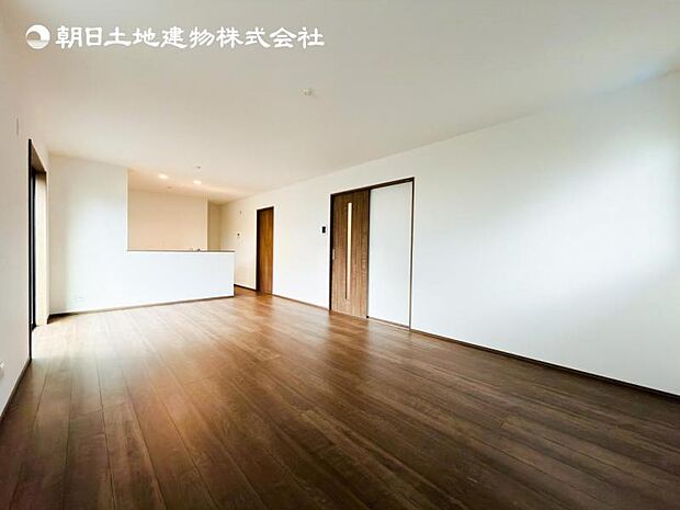 【LDK】大切なご家族が集まるからこそLDKはこだわりたい!休日はおひさまの光をたっぷりと取りこめるリビングでゆったりと過ごしませんか?