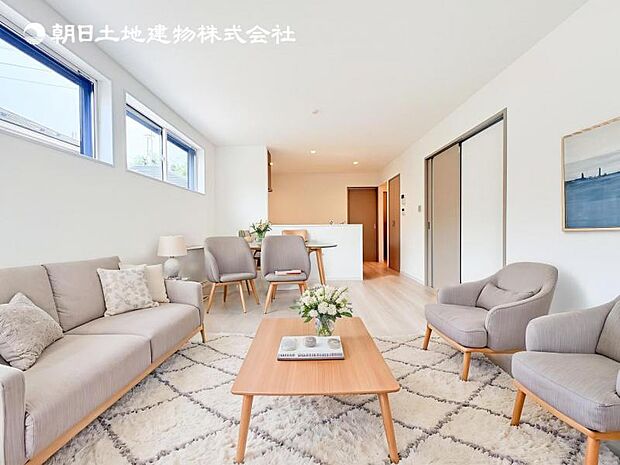 【LDK】大切なご家族が集まるからこそLDKはこだわりたい!休日はおひさまの光をたっぷりと取りこめるリビングでゆったりと過ごしませんか?※家具はCG合成の為付属しません。