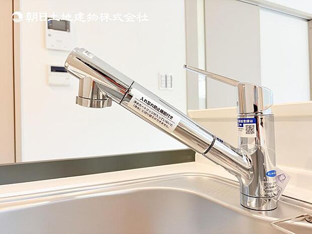 【浄水器一体型水栓】浄水器付きでおいしい水をいつでも手軽に使えます。飲み水やお料理にも安心ですね