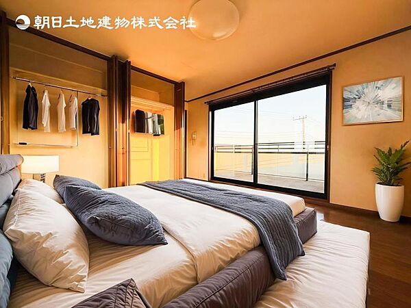 【洋室】木目のフローリングが暖かみのある室内に。明るい寝室で心地のいい朝を迎えられそう。※家具はＣＧ合成の為付属しません。